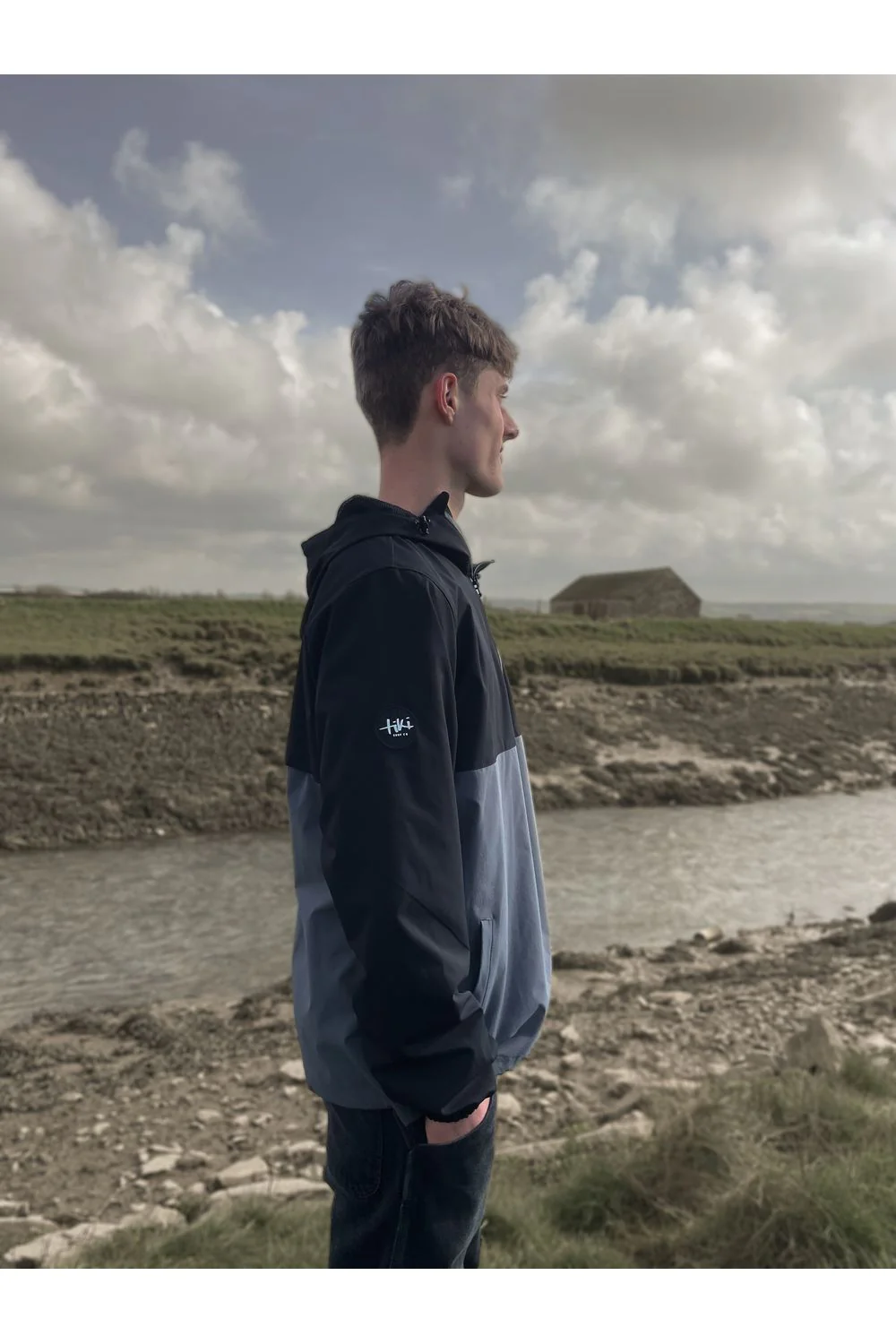 Tiki Barn Jacket in Black / Graphite - Image 10