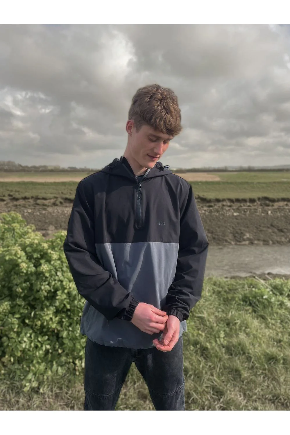 Tiki Barn Jacket in Black / Graphite - Image 11