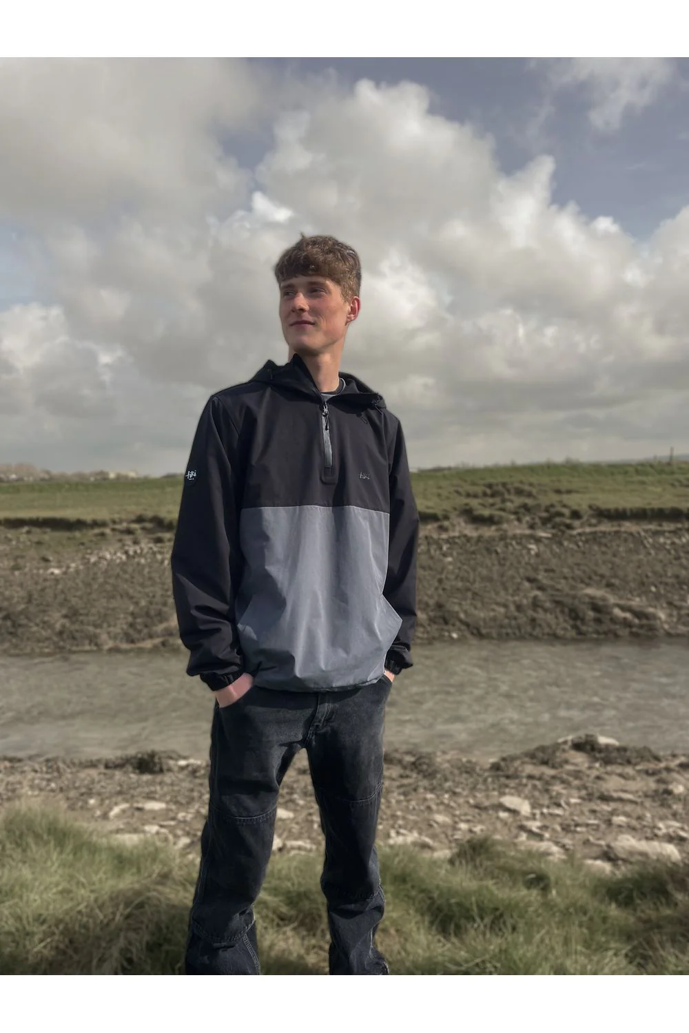 Tiki Barn Jacket in Black / Graphite - Image 14