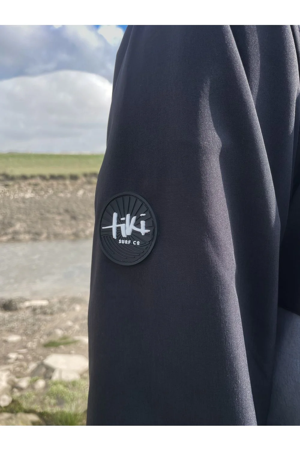 Tiki Barn Jacket in Black / Graphite - Image 15