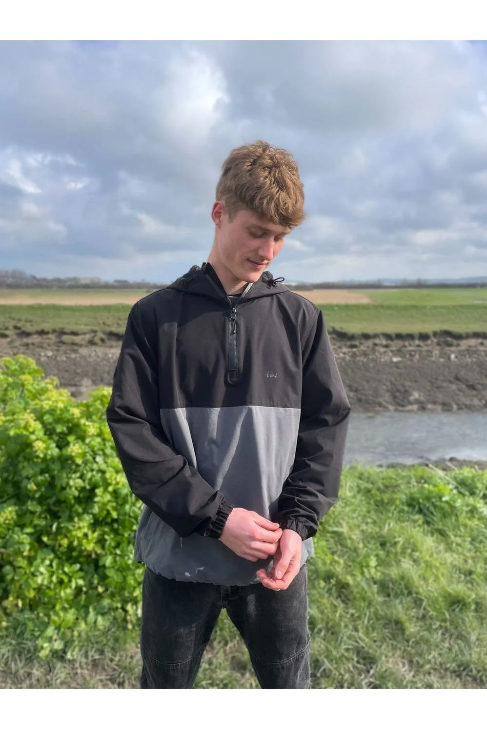 Tiki Barn Jacket in Black / Graphite - Image 6