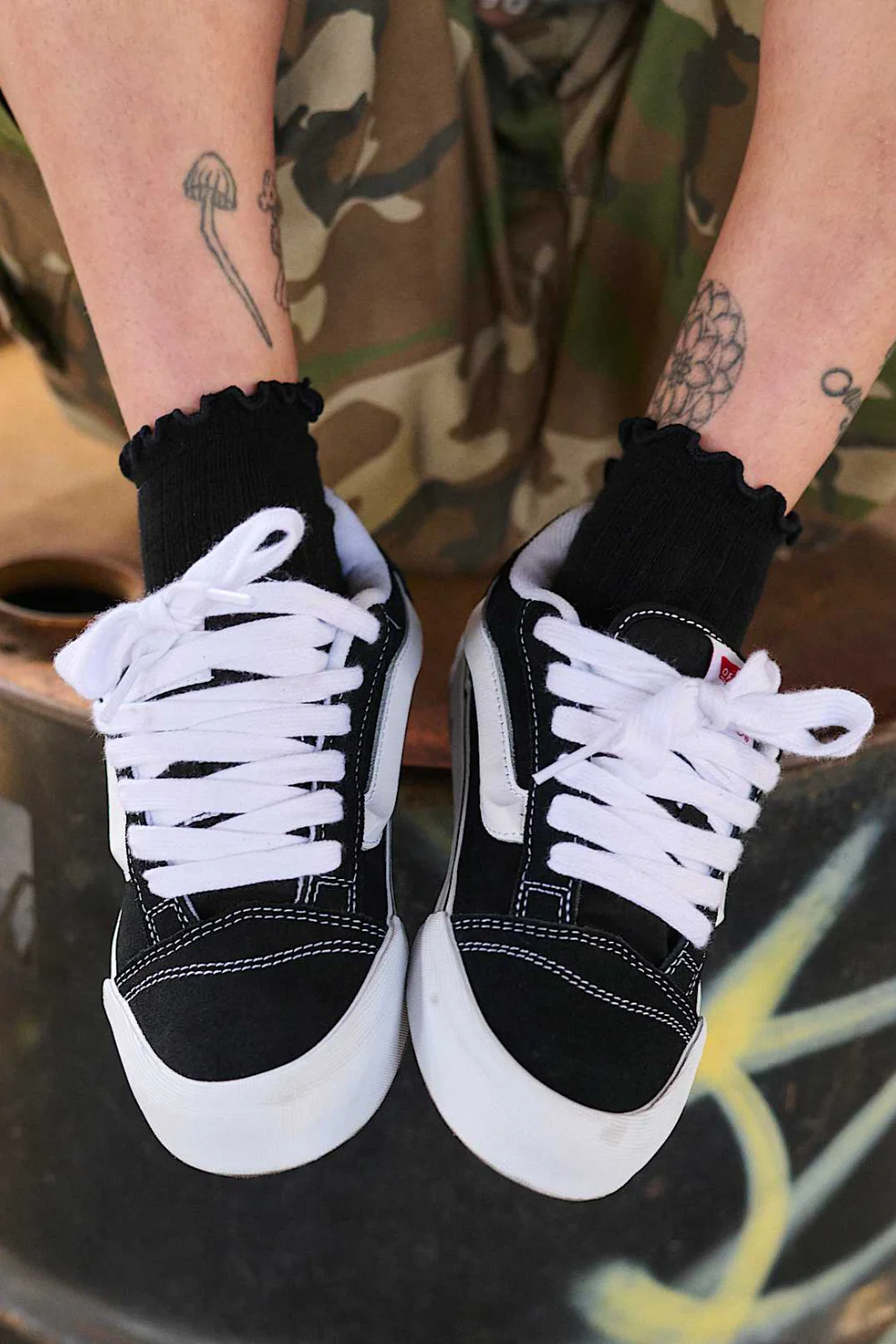 Vans Knu Skool Shoe Black/White - Image 7